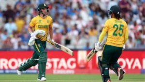 Marizanne Kapp Stars as South Africa Beat India to Keep Semi-Final Hopes Alive